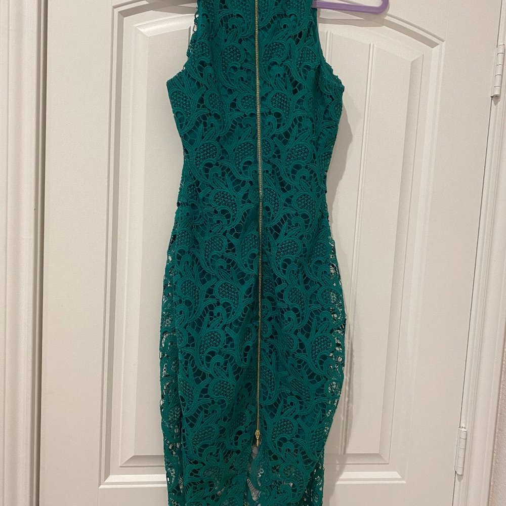 Alexia Admore Lace Midi Dress